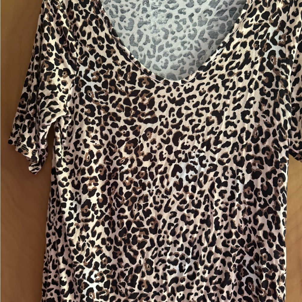 Maurices Brown and Black Fitted Short Sleeve Tee